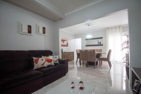 Casa à venda com 200m², 3 quartos e 2 vagas Casa à venda com 200m², 3 quartos e 2 vagasSala