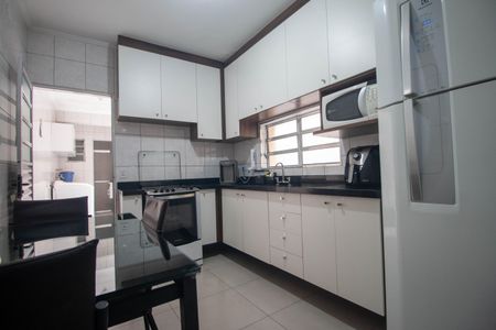 Casa à venda com 200m², 3 quartos e 2 vagas Casa à venda com 200m², 3 quartos e 2 vagasCozinha