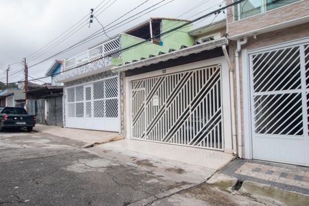 Casa à venda com 200m², 3 quartos e 2 vagas Casa à venda com 200m², 3 quartos e 2 vagasFachada
