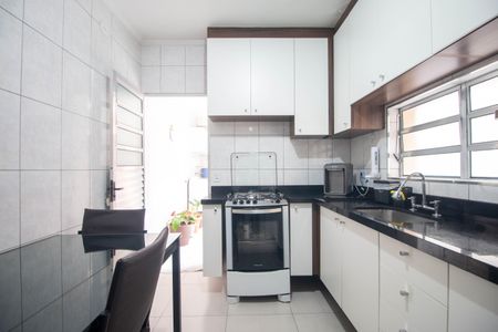 Casa à venda com 200m², 3 quartos e 2 vagas Casa à venda com 200m², 3 quartos e 2 vagasCozinha