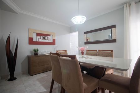 Casa à venda com 200m², 3 quartos e 2 vagas Casa à venda com 200m², 3 quartos e 2 vagasSala