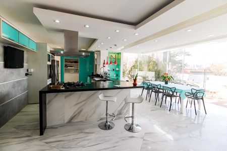 Casa para alugar com 800m², 7 quartos e 4 vagasCozinha - Armários