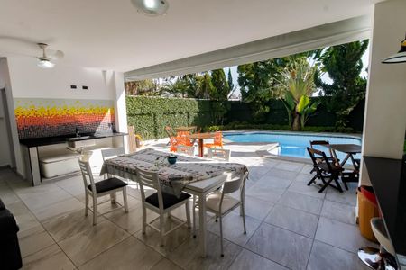Casa para alugar com 800m², 7 quartos e 4 vagasÁrea - Piscina