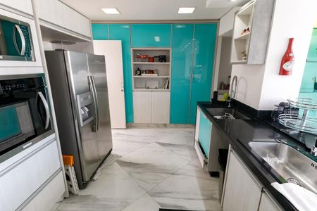 Casa para alugar com 800m², 7 quartos e 4 vagasCozinha - Armários