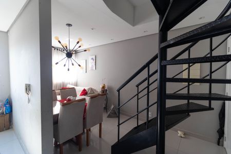 Apartamento à venda com 100m², 2 quartos e 1 vaga Apartamento à venda com 100m², 2 quartos e 1 vagaSala