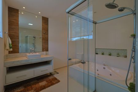 Casa à venda com 284m², 6 quartos e 4 vagas Casa à venda com 284m², 6 quartos e 4 vagasBanheiro da Suíte