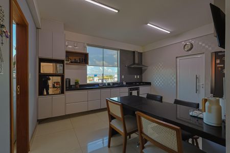 Casa à venda com 284m², 6 quartos e 4 vagas Casa à venda com 284m², 6 quartos e 4 vagasCozinha