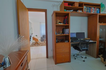 Casa à venda com 284m², 6 quartos e 4 vagas Casa à venda com 284m², 6 quartos e 4 vagasQuarto 2