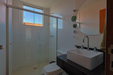 Casa à venda com 284m², 6 quartos e 4 vagas Casa à venda com 284m², 6 quartos e 4 vagasBanheiro 1