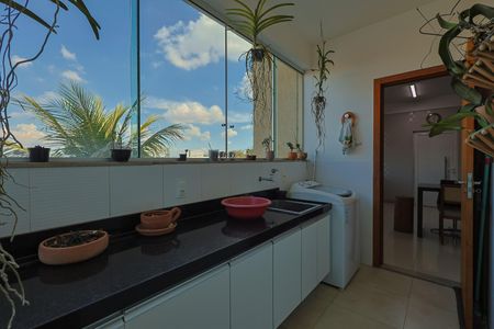 Casa à venda com 284m², 6 quartos e 4 vagas Casa à venda com 284m², 6 quartos e 4 vagasÁrea de Serviço