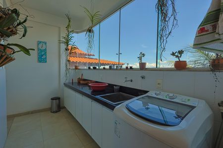 Casa à venda com 284m², 6 quartos e 4 vagas Casa à venda com 284m², 6 quartos e 4 vagasÁrea de Serviço