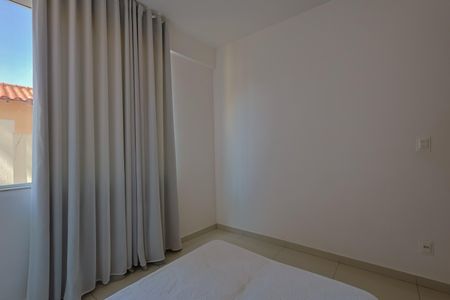 Casa à venda com 284m², 6 quartos e 4 vagas Casa à venda com 284m², 6 quartos e 4 vagasQuarto 1