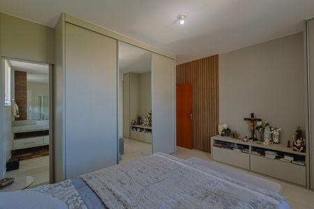 Casa à venda com 284m², 6 quartos e 4 vagas Casa à venda com 284m², 6 quartos e 4 vagasSuíte