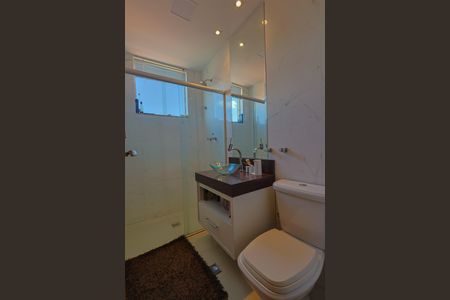 Casa à venda com 284m², 6 quartos e 4 vagas Casa à venda com 284m², 6 quartos e 4 vagasBanheiro 2