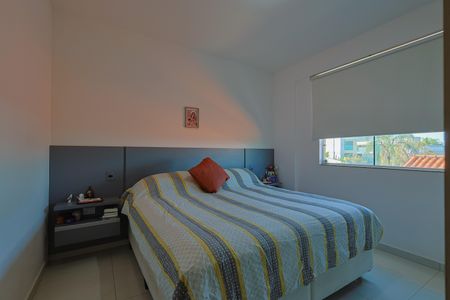 Casa à venda com 284m², 6 quartos e 4 vagas Casa à venda com 284m², 6 quartos e 4 vagasQuarto 4