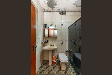 Casa à venda com 350m², 2 quartos e 5 vagasBanheiro