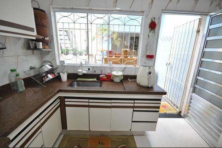 Casa à venda com 125m², 3 quartos e 2 vagasCozinha