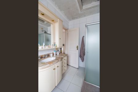 Casa de condomínio à venda com 400m², 3 quartos e 4 vagasBanheiro da Suíte 1