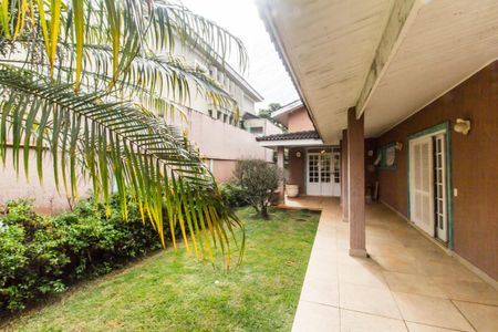 Casa de condomínio à venda com 400m², 3 quartos e 4 vagasVaranda
