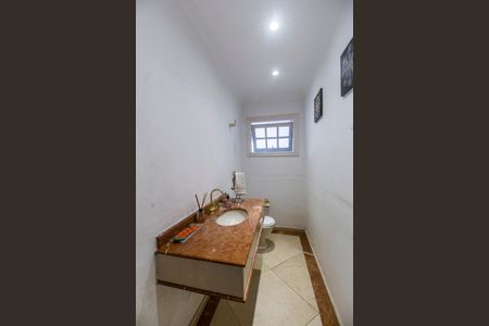 Casa de condomínio à venda com 400m², 3 quartos e 4 vagasLavabo