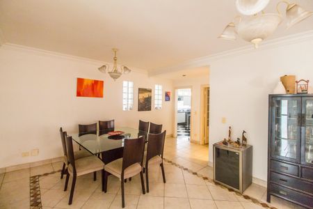 Casa de condomínio à venda com 400m², 3 quartos e 4 vagasSala