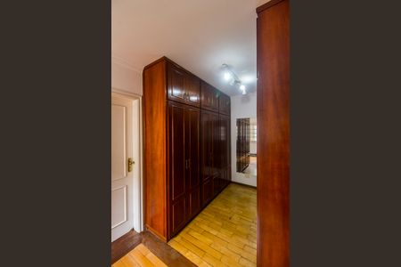 Casa de condomínio à venda com 400m², 3 quartos e 4 vagasCloset da suíte 1