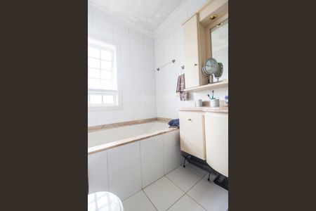 Casa de condomínio à venda com 400m², 3 quartos e 4 vagasBanheiro da Suíte 1