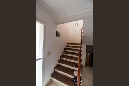 Casa de condomínio à venda com 400m², 3 quartos e 4 vagasEscada