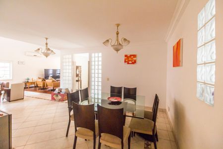 Casa de condomínio à venda com 400m², 3 quartos e 4 vagasSala