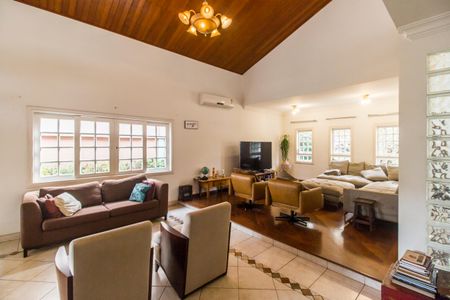 Casa de condomínio à venda com 400m², 3 quartos e 4 vagasSala