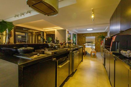Casa de condomínio à venda com 444m², 5 quartos e 7 vagas Casa de condomínio à venda com 444m², 5 quartos e 7 vagasCozinha