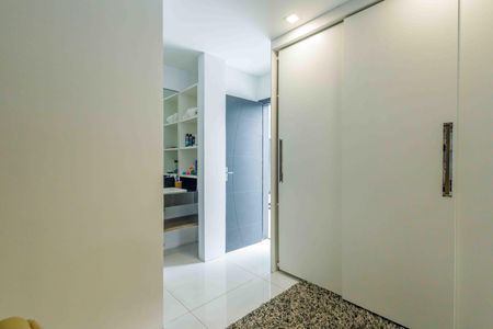 Casa de condomínio à venda com 444m², 5 quartos e 7 vagas Casa de condomínio à venda com 444m², 5 quartos e 7 vagasSuíte 3