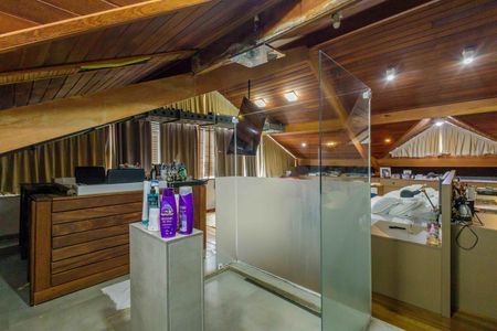 Casa de condomínio à venda com 444m², 5 quartos e 7 vagas Casa de condomínio à venda com 444m², 5 quartos e 7 vagasBanheiro da Suíte 1