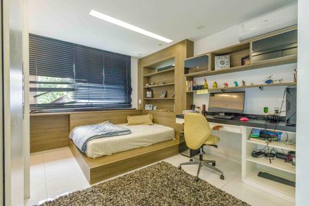 Casa de condomínio à venda com 444m², 5 quartos e 7 vagas Casa de condomínio à venda com 444m², 5 quartos e 7 vagasSuíte 3