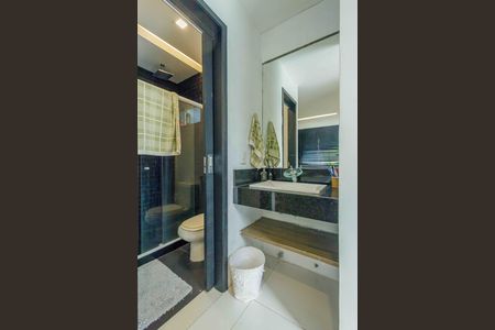 Casa de condomínio à venda com 444m², 5 quartos e 7 vagas Casa de condomínio à venda com 444m², 5 quartos e 7 vagasBanheiro da Suíte 3