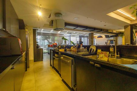 Casa de condomínio à venda com 444m², 5 quartos e 7 vagas Casa de condomínio à venda com 444m², 5 quartos e 7 vagasCozinha