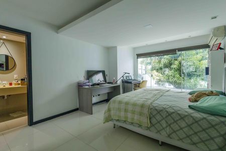 Casa de condomínio à venda com 444m², 5 quartos e 7 vagas Casa de condomínio à venda com 444m², 5 quartos e 7 vagasSuíte 2