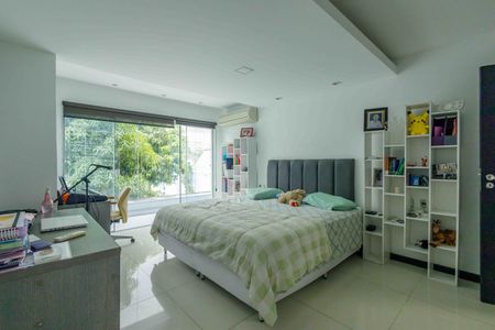 Casa de condomínio à venda com 444m², 5 quartos e 7 vagas Casa de condomínio à venda com 444m², 5 quartos e 7 vagasSuíte 2