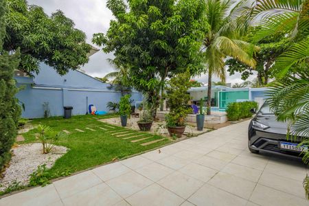 Casa de condomínio à venda com 444m², 5 quartos e 7 vagas Casa de condomínio à venda com 444m², 5 quartos e 7 vagasÁrea Externa