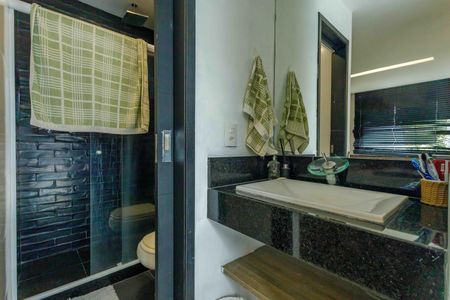 Casa de condomínio à venda com 444m², 5 quartos e 7 vagas Casa de condomínio à venda com 444m², 5 quartos e 7 vagasBanheiro da Suíte 3