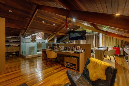 Casa de condomínio à venda com 444m², 5 quartos e 7 vagas Casa de condomínio à venda com 444m², 5 quartos e 7 vagasSuíte 1