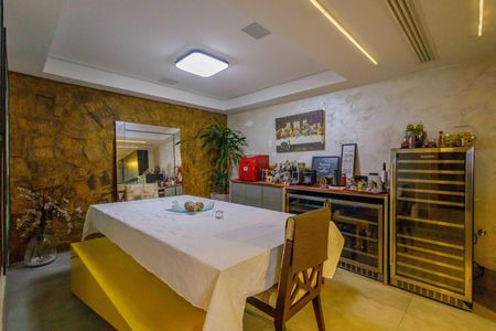 Casa de condomínio à venda com 444m², 5 quartos e 7 vagas Casa de condomínio à venda com 444m², 5 quartos e 7 vagasSala