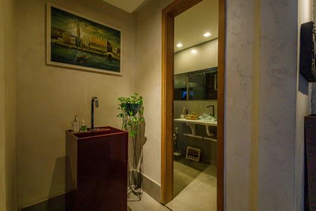 Casa de condomínio à venda com 444m², 5 quartos e 7 vagas Casa de condomínio à venda com 444m², 5 quartos e 7 vagasBanheiro Social