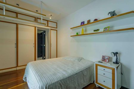 Casa de condomínio à venda com 444m², 5 quartos e 7 vagas Casa de condomínio à venda com 444m², 5 quartos e 7 vagasSuíte Canadense 1