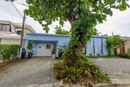 Casa de condomínio à venda com 444m², 5 quartos e 7 vagas Casa de condomínio à venda com 444m², 5 quartos e 7 vagasFachada