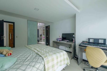 Casa de condomínio à venda com 444m², 5 quartos e 7 vagas Casa de condomínio à venda com 444m², 5 quartos e 7 vagasSuíte 2