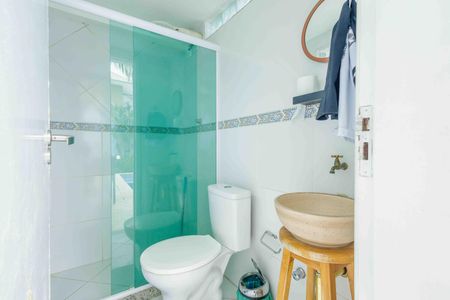 Casa de condomínio à venda com 444m², 5 quartos e 7 vagas Casa de condomínio à venda com 444m², 5 quartos e 7 vagasBanheiro Social 2