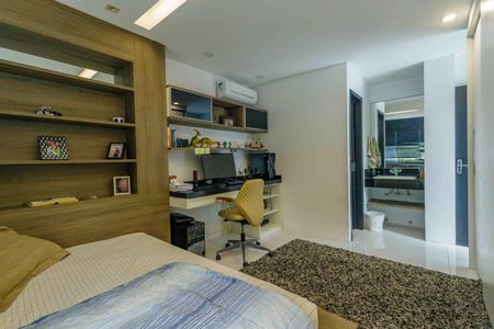 Casa de condomínio à venda com 444m², 5 quartos e 7 vagas Casa de condomínio à venda com 444m², 5 quartos e 7 vagasSuíte 3