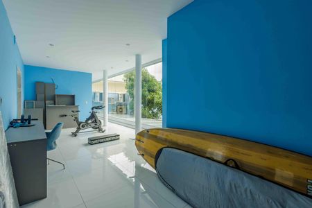 Casa de condomínio à venda com 444m², 5 quartos e 7 vagas Casa de condomínio à venda com 444m², 5 quartos e 7 vagasVaranda