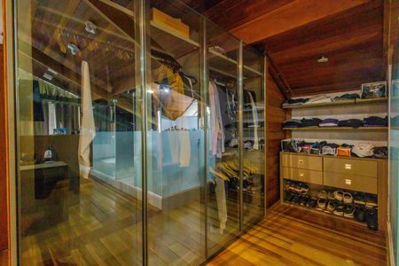 Casa de condomínio à venda com 444m², 5 quartos e 7 vagas Casa de condomínio à venda com 444m², 5 quartos e 7 vagasSuíte 1